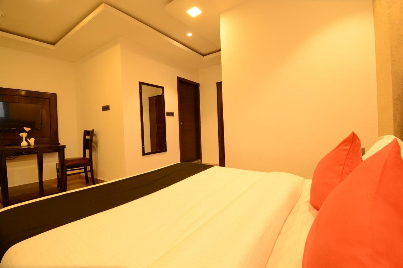 Hotel Grand Lotus Inn Джайпур Екстериор снимка